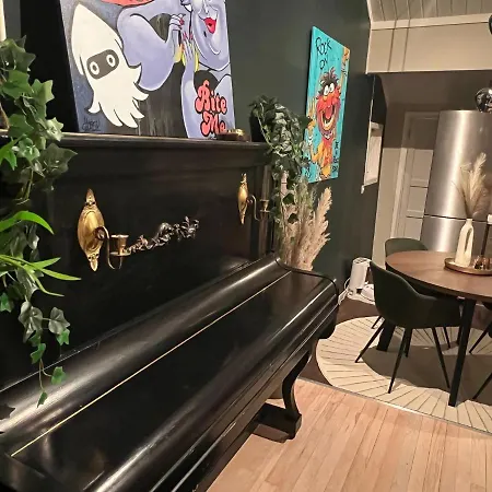 Charming Loft Retreat On Tromso'S Historic Main Street: 3-Minute Stroll To City Square Exterior photo