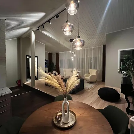 Charming Loft Retreat On Tromso'S Historic Main Street: 3-Minute Stroll To City Square Exterior photo