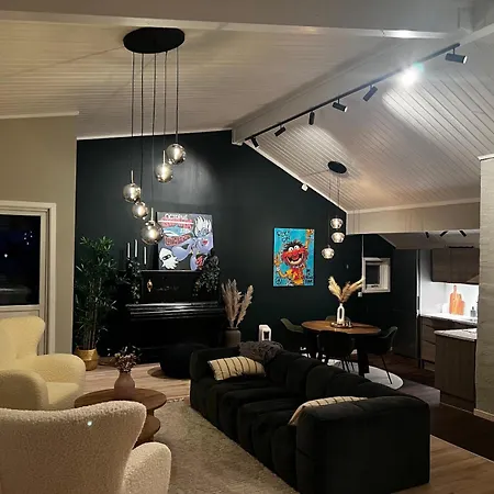 Charming Loft Retreat On Tromso'S Historic Main Street: 3-Minute Stroll To City Square Exterior photo