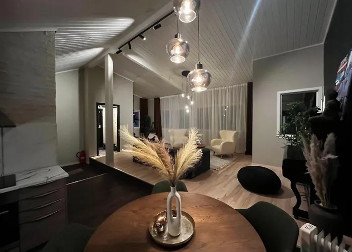 Charming Loft Retreat On Tromso\'S Historic Main Street: 3-Minute Stroll To City Square